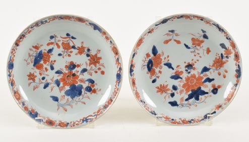 Pair of Chinese Imari porcelain saucer plates. 18th century. 8.5in diameter.