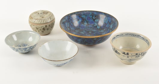 Lot of 5. To include: 15th century sawankalok covered bowl, a 16th century anamese cup. 2 southeast