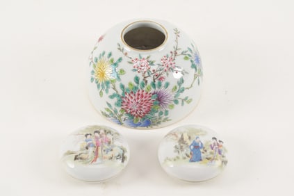 3 famille rose desk articles. China. 20th century, Republic period. Pair of ink seal boxes painted