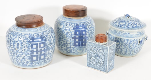 4 Chinese export porcelains. 19th century. To include: a tea caddy, covered bowl and 2 covered jars.