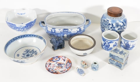 Lot of assorted ceramics. Approx. 13 pieces. To include 1 covered box, 2 snuff bottles, 3 censers, 1