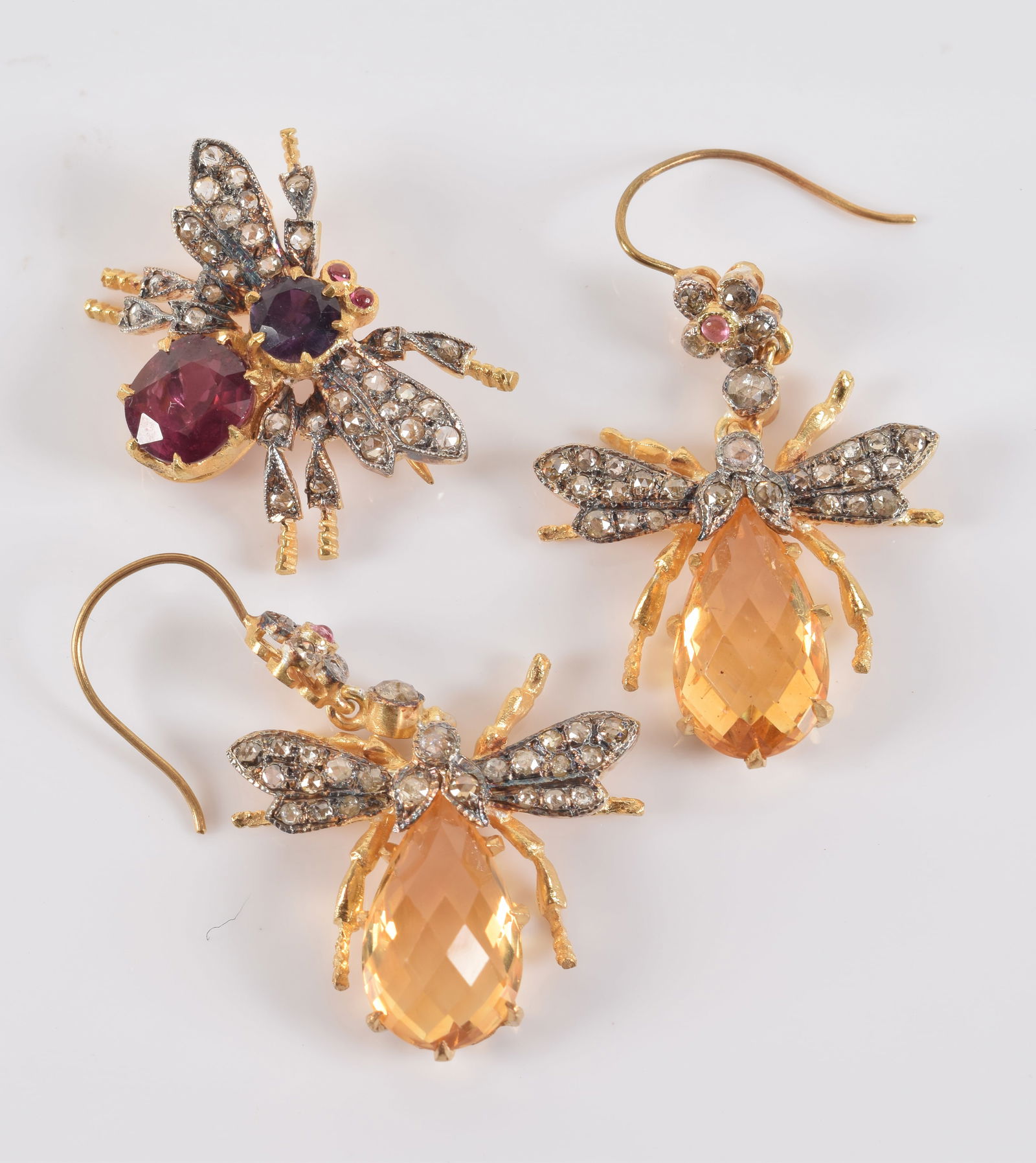 2 gilt silver jewelry pieces. 1) Pair of beetle form earrings set with diamonds and citrine. 2) Bee (1 of 5)