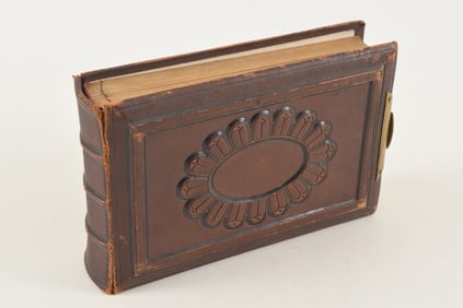 19th century English Oxford, Oxfordshire carte de visite photo album. Approx. 34 1860s CDV photos of