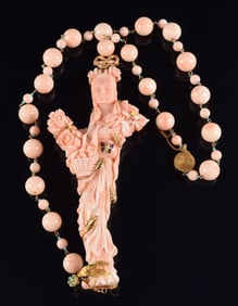 Chinese carved coral and gold mounted Guanyin necklace. A finely carved large Guanyin figure adapted