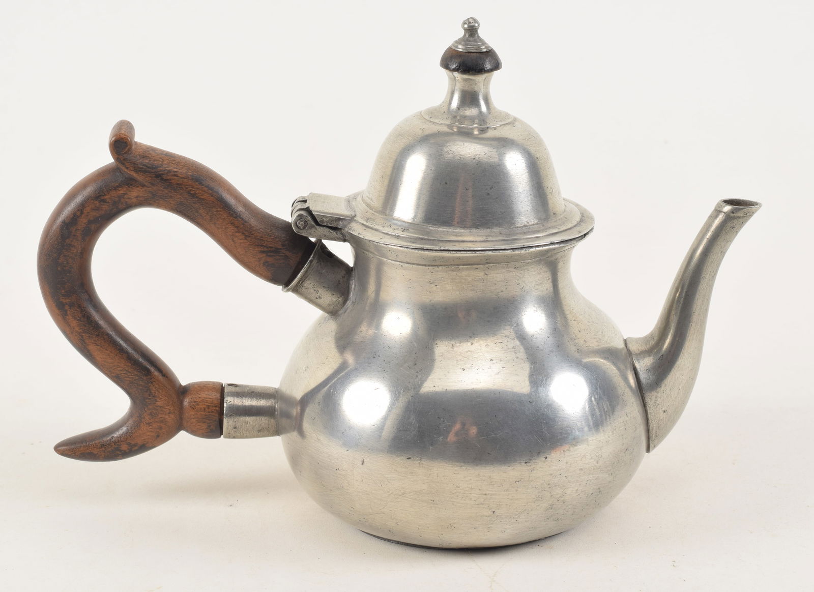 18th century English/American Queen Anne pewter teapot. Hallmark on base. 6.25 H x 8.75in W. (1 of 8)