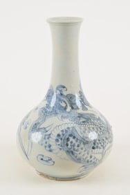 18th/19th century Korean blue and white porcelain dragon decorated bottle vase. Cracked. 10.25in