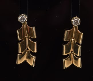 Vintage Tiffany & Co. 14K gold shooting star diamond earrings, ca. 1940. Round diamonds each about