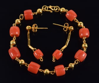 18K gold coral bead mounted jewelry suite. 1) Bracelet with cylinder form beads measuring about