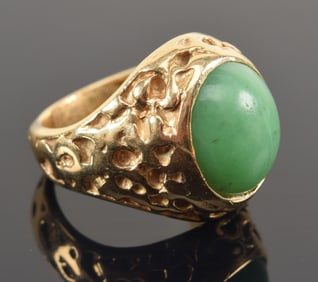 14K gold green stone men's ring. Dimpled brutalist design. Oval shaped stone measures approx. 11.2 x