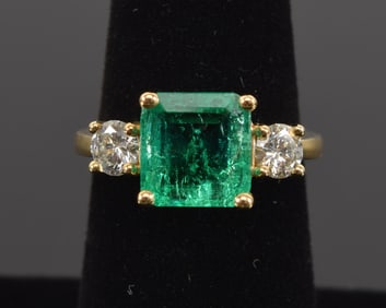 18K gold 2.51 CT emerald and diamond ring. Square cut natural emerald measuring 8.49 x 8.76 x