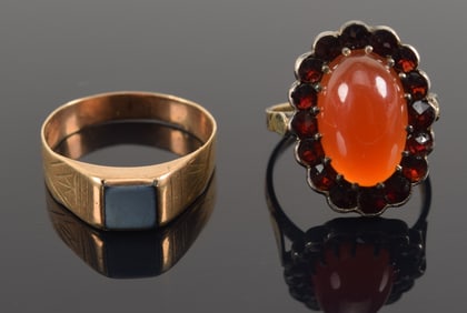 2 vintage rings. 1) Gold and silver ring set with garnets and central carnelian cabochon. Ring size