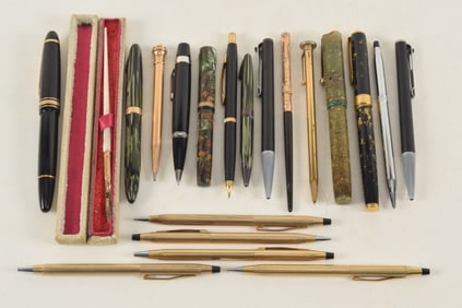 Large lot of assorted vintage pens, including Mont Blanc.