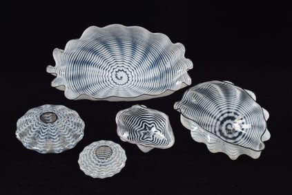Dale Chihuly white Persian Seaform art glass set. 5 total pieces including 3 graduated clam shell