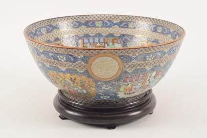 Chinese export porcelain fruit bowl for Arabic market with alternating figural and floral decorated