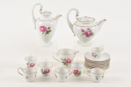 Meissen partial porcelain tea service with mulberry color floral decorations. Including Coffee pot,