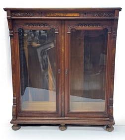 Eastlake Victorian walnut and veneered bookcase with three shelves, circa 1875. Height 58, width 51,