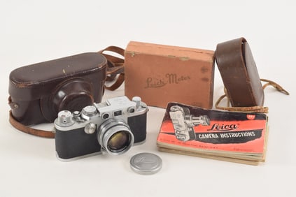 Leica DRP Ernst Leitz Wetzlar 35mm camera with ephemera. Serial number 642400. To include: leather