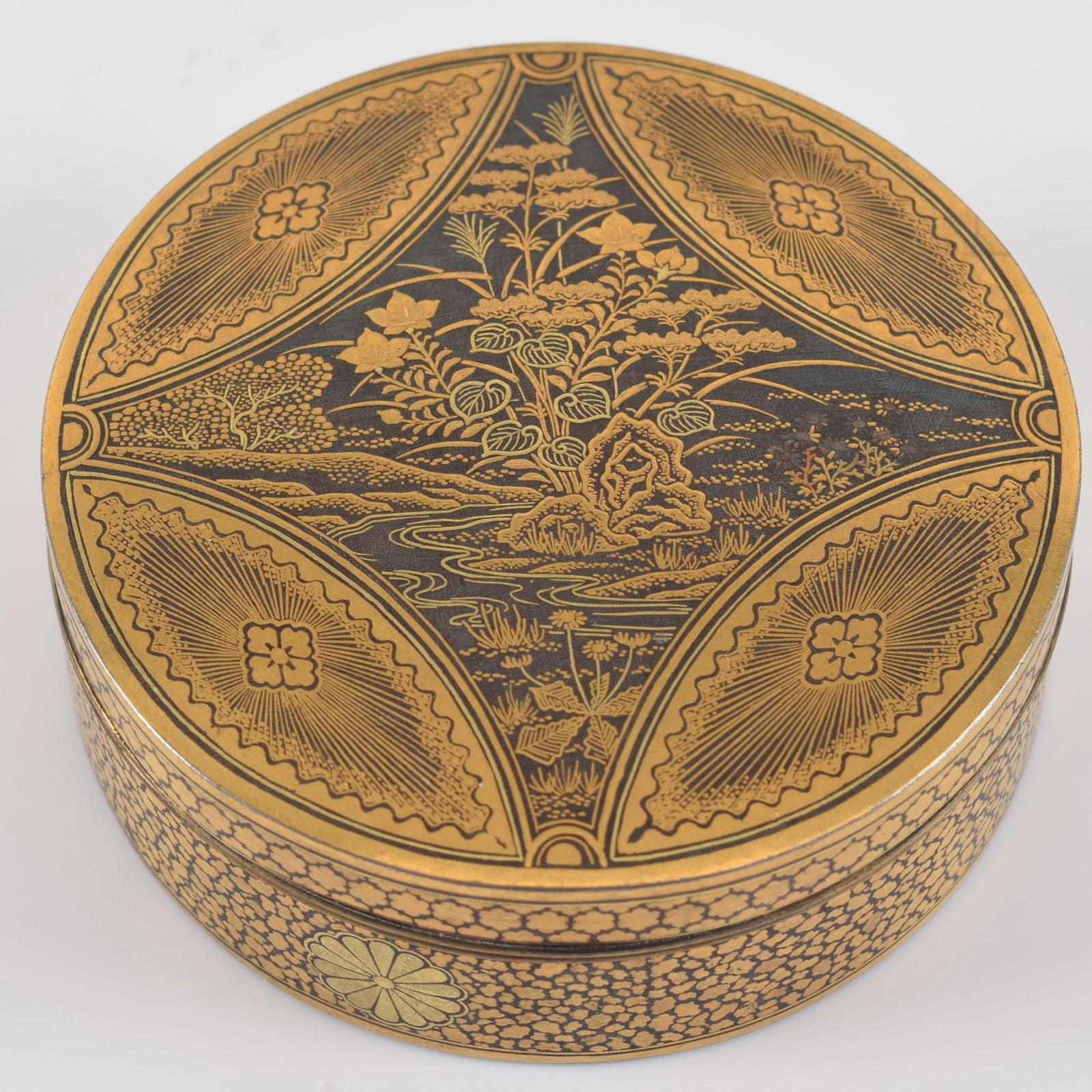 Komai box. Japan. Meiji period (1868-1912). Iron work with a gold inlaid landscape and brocade (1 of 5)