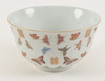 Porcelain bowl. China. Tung Chih mark (1861-1874) and of the period. Decoration of butterflies and