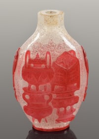 Cameo glass snuff bottle. China. 19th century. Red cut to snowflake with the "cauldrons of chou".
