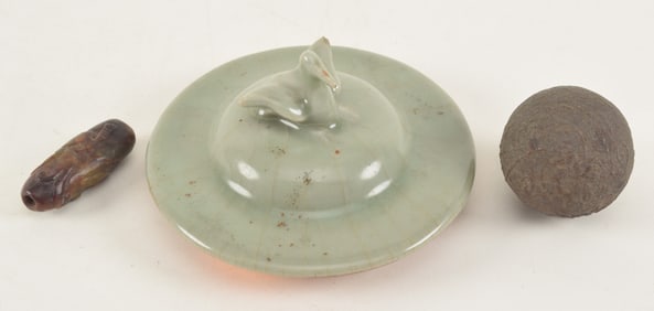 Lot of 3 works. A sung period Lung Chuan swan cover, an archaic jade bead and a dragon decorated