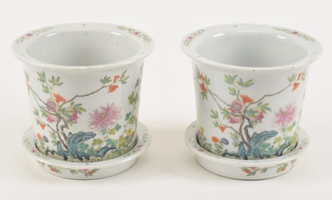 Pair of porcelain jardinieres and liners. China. Early 20th century. Decoration of fruiting
