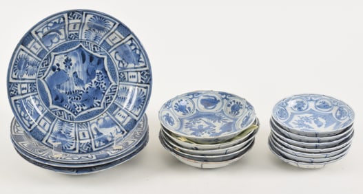 Lot of 5 Kraak ware plates. China. Ming period. Together with approx. 9 Japanese Kraak ware saucers