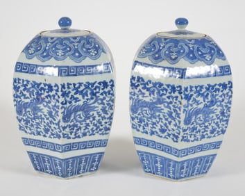 Pair of hexagonal porcelain jars. China. 19th century. Underglaze blue decoration of stylized