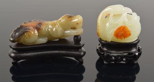 2 jade carvings. China. 19th century. To include: a dog (2.5in) and a white jade swan with a russet