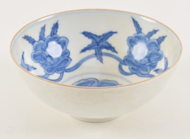 Porcelain cup. China. Early 20th century. An Hua decoration on the exterior, inside with underglaze