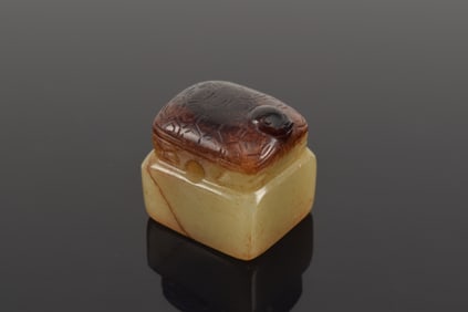Han dynasty seal. (2nd century BC to 2nd century AD). Turtle finial. Brown and white stone.