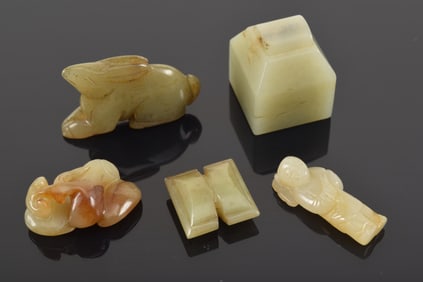 5 hardstone carvings. China. 19th/20th century. Each about 2in.