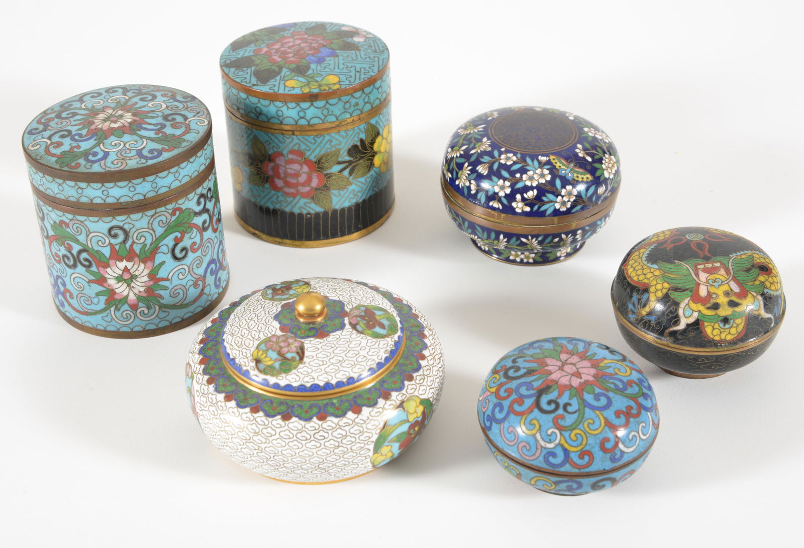 6 cloisonne boxes. China. Early 20th century.: 6 cloisonne boxes. China. Early 20th century.