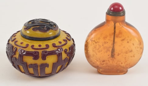 2 pieces of Peking glass. China. A 19th century cameo red cut to yellow covered jar and a 20th
