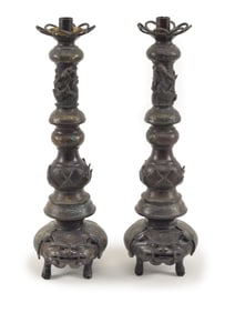 Pair of candleholders. Japan. Early 20th century. Foo dog bases. Surfaces decorated with champleve