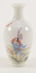 Eggshell porcelain vase. China. Early 20th century. Famille rose decoration of a father and child.
