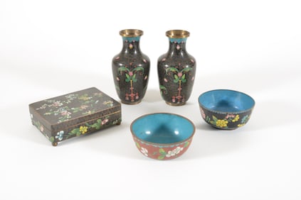 5 pieces of cloisonne. China. Early 20th century. To include: a box, 2 bowls, and a pair of vases.