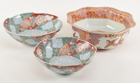 3 porcelain bowls. Japan. 19th century. Graduated sizes. Imari ware. Largest