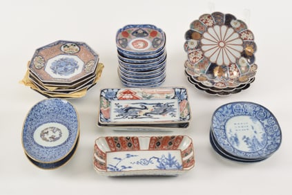 Lot of approx. 25 assorted Imari wares. Japan. 19th/early 20th century.