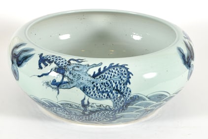 Large planter. China. 20th century. Underglaze blue decoration.