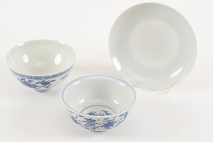 3 porcelains. China. 20th century. To include: a white plate and 2 underglaze blue bowls (one with