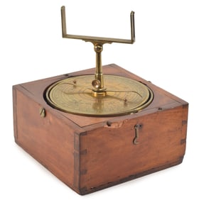Antique brass Pelorus by Whyte, Thomson & Co, Glasgow, 19th Century. In a dovetailed mahogany case