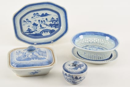 Lot of 5 pieces of Canton ware. China. 19th century. To include: covered vegetable, tray, covered