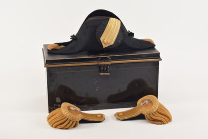 19th century US Navy admiral's chapeau de bras bicorn hat and epaulets set in box. Stenciled name of
