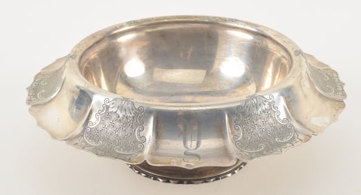 Richard Dimes sterling silver centerpiece bowl with scallop edge and engraved decoration. 30.4 ozt.