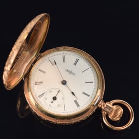 14K gold Elgin hunter case pocket watch. Intricate engraved scrolling decoration. Case marked 14K by
