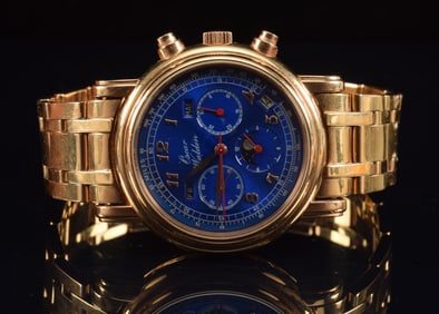 Waldan International 18K gold Swiss made chronograph wristwatch. Two-button chronograph with day,