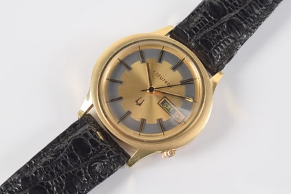 14K Bulova Accutron day date wristwatch. Reverse marked 14KT, Bulova N2, and serial number 47668.