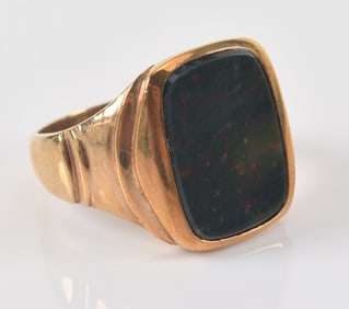 14K gold bloodstone mounted ring. Rectangular stone measuring approx. 15 x 11.2mm. Marked. Ring size