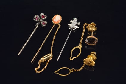 Lot of 5 pins. To include: vintage silvered gold clover form pin set with diamonds and rubies, 14K